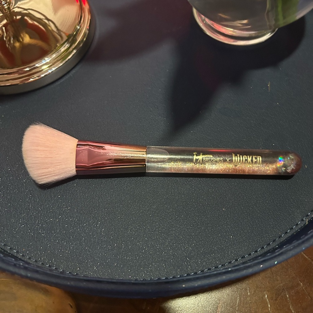 Wicked It Coametics Makeup Brush with Pink Bristles and sprinkles !!!
